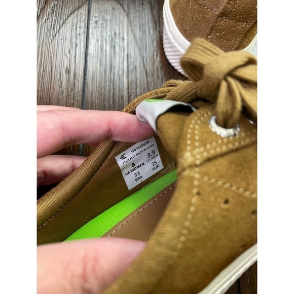 Cariuma OCA Low Suede Sneakers Camel Brown Size 5 - Picture 6 of 7